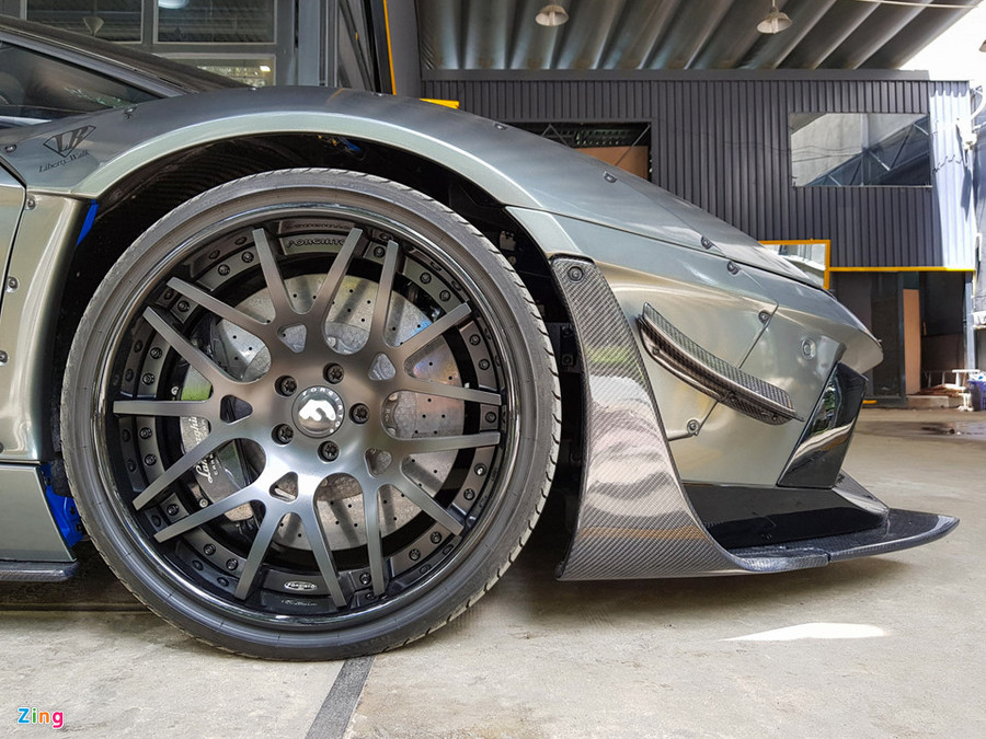 Xe gắn bộ mâm Forgiato kích thước lớn.