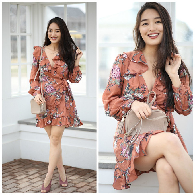  Váy thắt eo, váy vạt quấn là trang phục hot trend ở mùa này. Bạn gái sẽ thêm phần duyên dáng khi chọn váy bèo nhún, họa tiết tông màu thanh nhã.