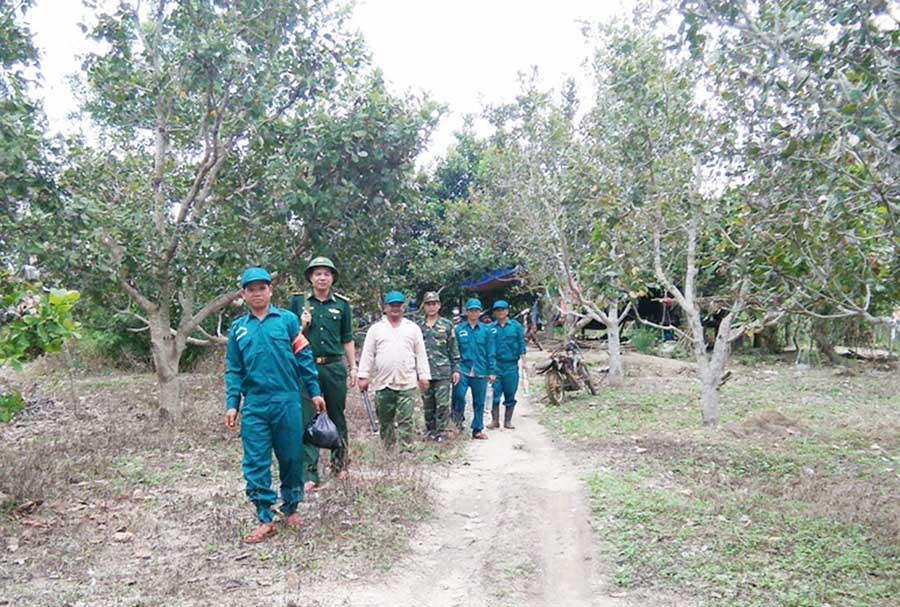  Tổ an ninh trật tự thôn làng tổ chức tuần tra. Ảnh: Anh Huy