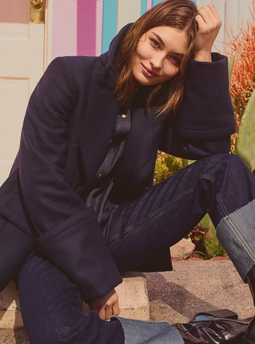 ...Năm nay với điểm nhấn thời trang thập niên 50, phái nữ sẽ có các lựa chọn nữ tính hoà trộn với chi tiết mạnh mẽ của nam giới cũng như những mẫu trang phục cổ điển khác để họ sáng tạo nên phong cách cho riêng mình”- Pernilla Wohlfahrt, Giám đốc thiết kế của H&M cho biết. ...Năm nay với điểm nhấn thời trang thập niên 50, phái nữ sẽ có các lựa chọn nữ tính hoà trộn với chi tiết mạnh mẽ của nam giới cũng như những mẫu trang phục cổ điển khác để họ sáng tạo nên phong cách cho riêng mình”- Pernilla Wohlfahrt, Giám đốc thiết kế của H&M cho biết.