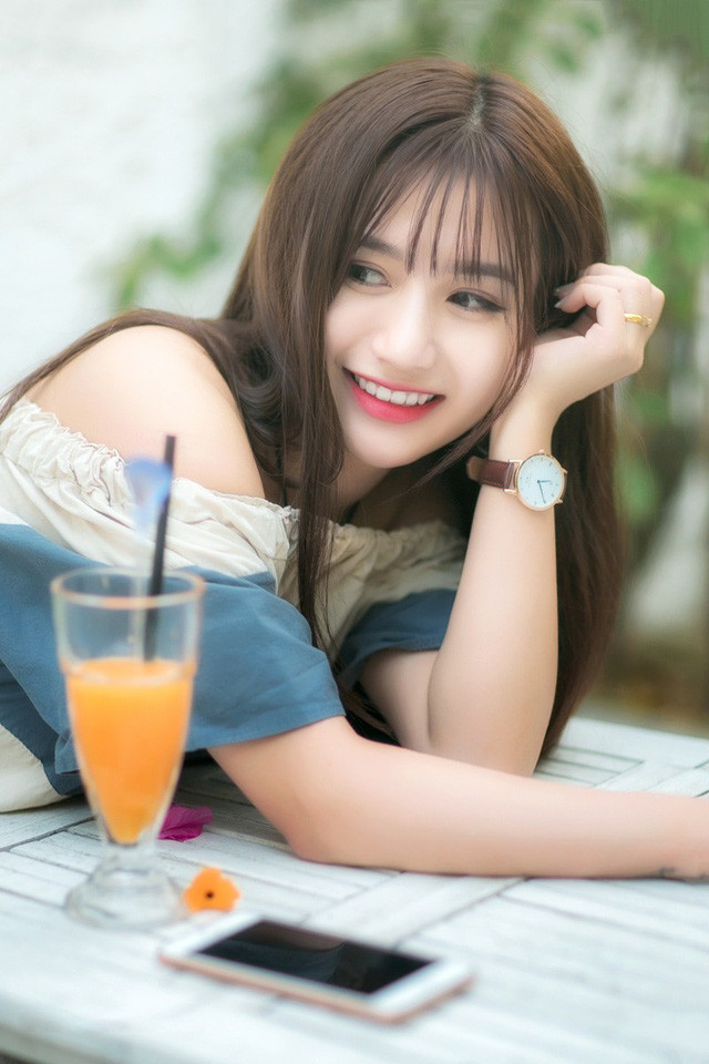 Nhân vật chính của bộ ảnh này chính là Phùng Thị Ngọc Trâm (sinh năm 1996, đến từ Nam Định), hiện tại Ngọc Trâm đang làm tại một spa ở Hà Nội và có niềm đam mê kinh doanh riêng, cô cũng dự định sẽ phát triển đam mê của bản thân trong tương lai gần. Nhân vật chính của bộ ảnh này chính là Phùng Thị Ngọc Trâm (sinh năm 1996, đến từ Nam Định), hiện tại Ngọc Trâm đang làm tại một spa ở Hà Nội và có niềm đam mê kinh doanh riêng, cô cũng dự định sẽ phát triển đam mê của bản thân trong tương lai gần.