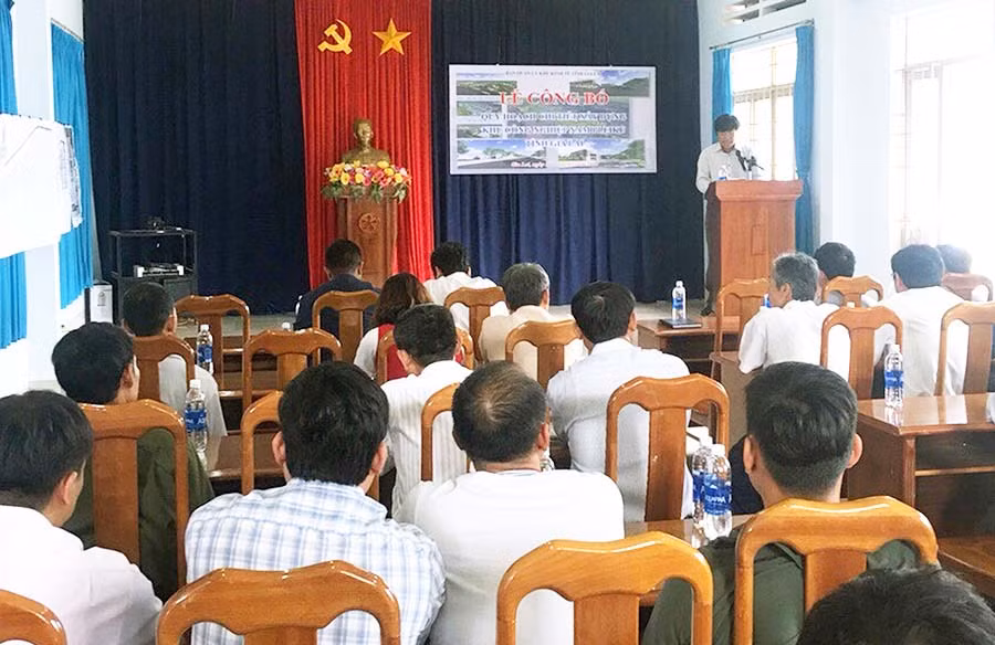  Lấy ý kiến người dân trong vùng quy hoạch Khu Công nghiệp Nam Pleiku. Ảnh: H.D