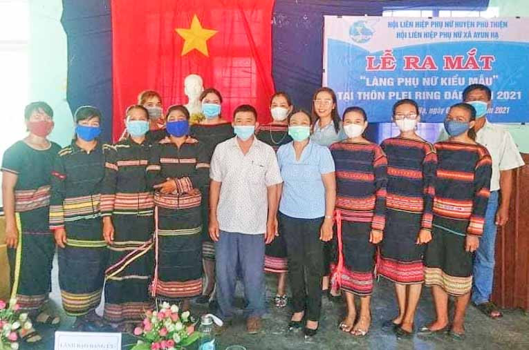 Lễ ra mắt mô hình “Làng phụ nữ kiểu mẫu” tại làng Ring Đáp, xã Ayun Hạ. Ảnh: Vũ Chi Lễ ra mắt mô hình “Làng phụ nữ kiểu mẫu” tại làng Ring Đáp, xã Ayun Hạ. Ảnh: Vũ Chi