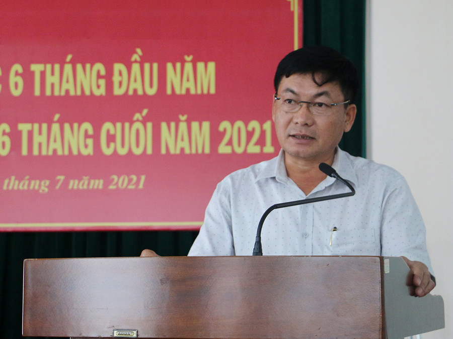  Nhà báo Huỳnh Kiên-Tổng Biên tập Báo Gia Lai phát biểu tại hội nghị. Ảnh: Phương Linh