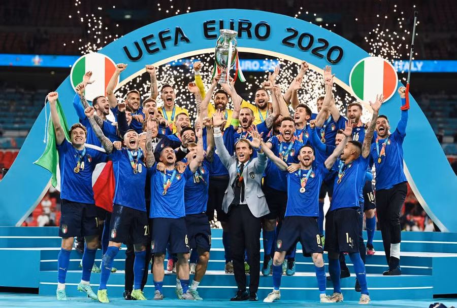 Italia đã đăng quang xứng đáng sau màn rượt đuổi tỷ số. Ảnh: UEFA Italia đã đăng quang xứng đáng sau màn rượt đuổi tỷ số. Ảnh: UEFA