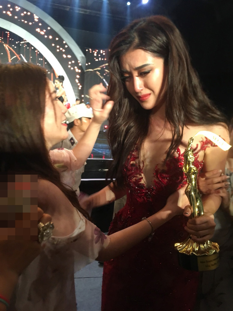 Người đẹp sinh năm 1995 từng bị nói thiếu chuyên nghiệp khi bật khóc ở một cuộc thi quốc tế. ẢNH: TL