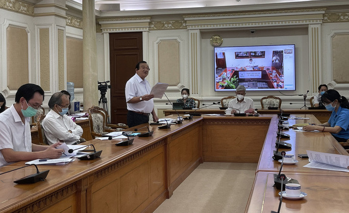 Giám đốc Sở LĐ-TB-XH TP HCM Lê Minh Tấn báo cáo tại cuộc họp Giám đốc Sở LĐ-TB-XH TP HCM Lê Minh Tấn báo cáo tại cuộc họp