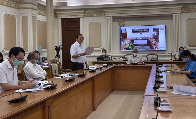 Giám đốc Sở LĐ-TB-XH TP HCM Lê Minh Tấn báo cáo tại cuộc họp