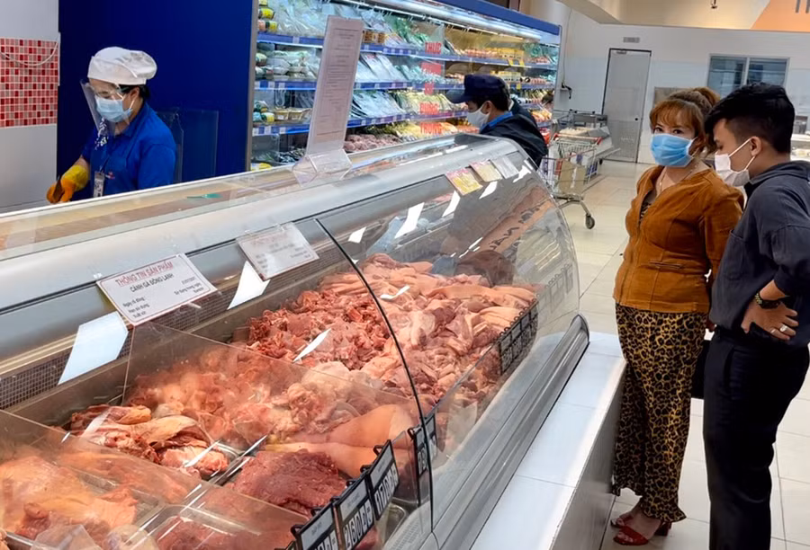 Siêu thị Co.op Mart Pleiku luôn đáp ứng nhu cầu của người dân về thực phẩm tươi sống. Ảnh: Vũ Thảo 