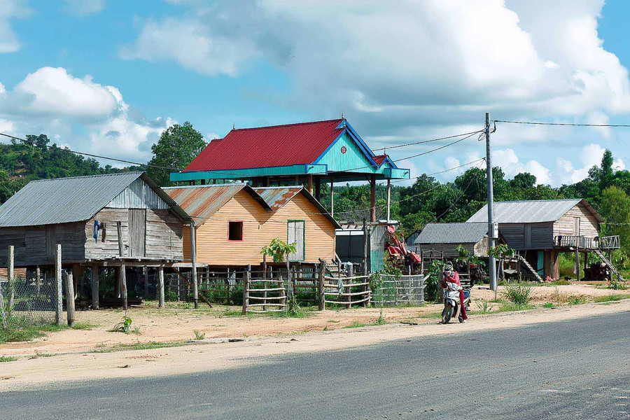Diện mạo làng tái định cư Blôm (xã Kim Tân, huyện Ia Pa) ngày càng khởi sắc. Ảnh: Đức Thụy