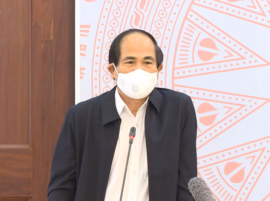 Chủ tịch UBND tỉnh Võ Ngọc Thành chỉ đạo về công tác phòng-chống dịch tại cuộc họp trực tuyến sáng 25-7 với Ban Thường vụ Thành ủy và Ban Chỉ đạo phòng-chống dịch Covid-19 TP. Pleiku. Ảnh: Như Nguyện