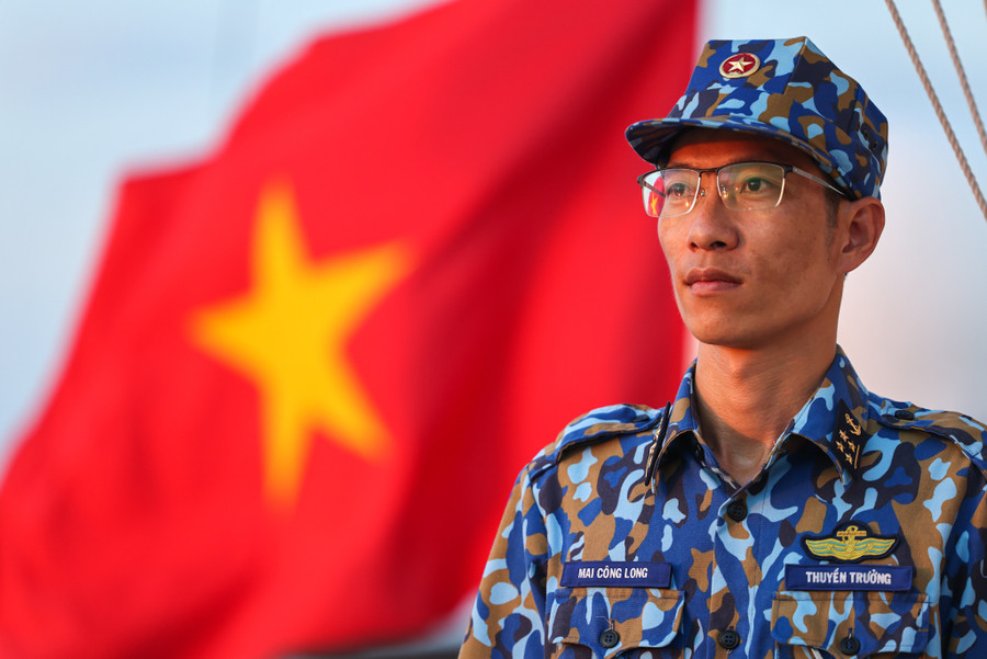 Đại úy Mai Công Long, thuyền trưởng tàu hộ vệ săn ngầm 18, Lữ đoàn 171, Vùng 2 hải quân. ẢNH: NGÔ TRẦN HẢI AN