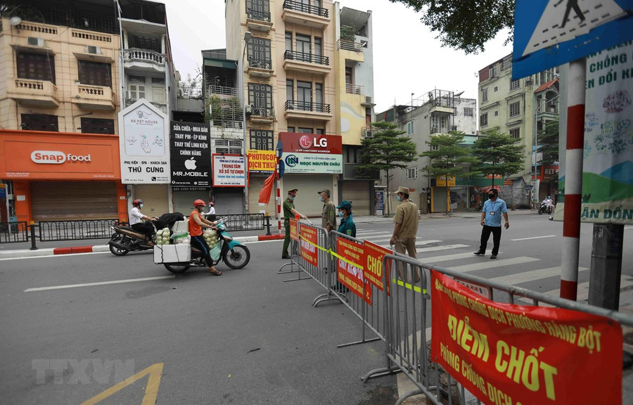 Chốt kiểm soát phát huy hiệu quả trong những ngày Hà Nội thực hiện giãn cách xã hội. (Ảnh: Vũ Sinh/TTXVN)