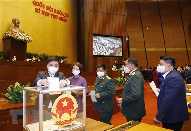 Đại biểu Quốc hội bỏ phiếu bầu. (Ảnh: Doãn Tấn/TTXVN)
