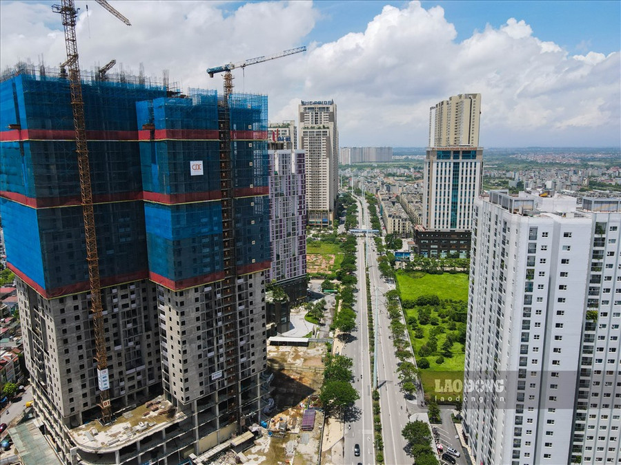 Khi mua chung cư trả góp, bạn nên kiểm tra kĩ thông tin dự án, cân nhắc tài chính, lãi suất trả góp... Ảnh: Phan Anh