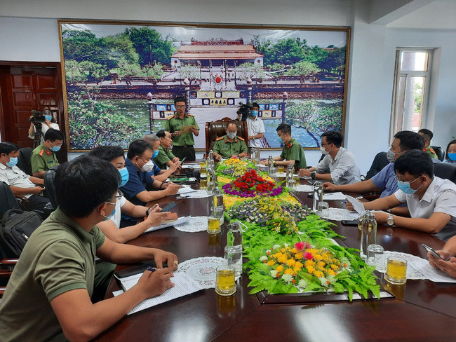 Tại buổi thông báo kết quả điều tra bước đầu vụ án tham ô tài sản tại Cảng hàng không quốc tế Phú Bài. Ảnh: Trần Hòe.