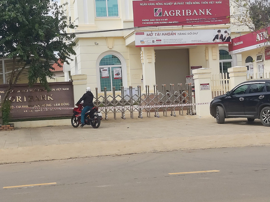 Agribank Đơn Dương bị phong tỏa để phòng dịch Covid-19. ẢNH: GIA BÌNH