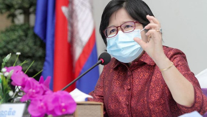 Người phát ngôn Bộ Y tế Campuchia Or Vandine thừa nhận tình hình dịch Covid-19 ở Campuchia đã đạt tới "lằn ranh đỏ" về lây lan trong cộng đồng. Ảnh: The Phnompenh Post Người phát ngôn Bộ Y tế Campuchia Or Vandine thừa nhận tình hình dịch Covid-19 ở Campuchia đã đạt tới