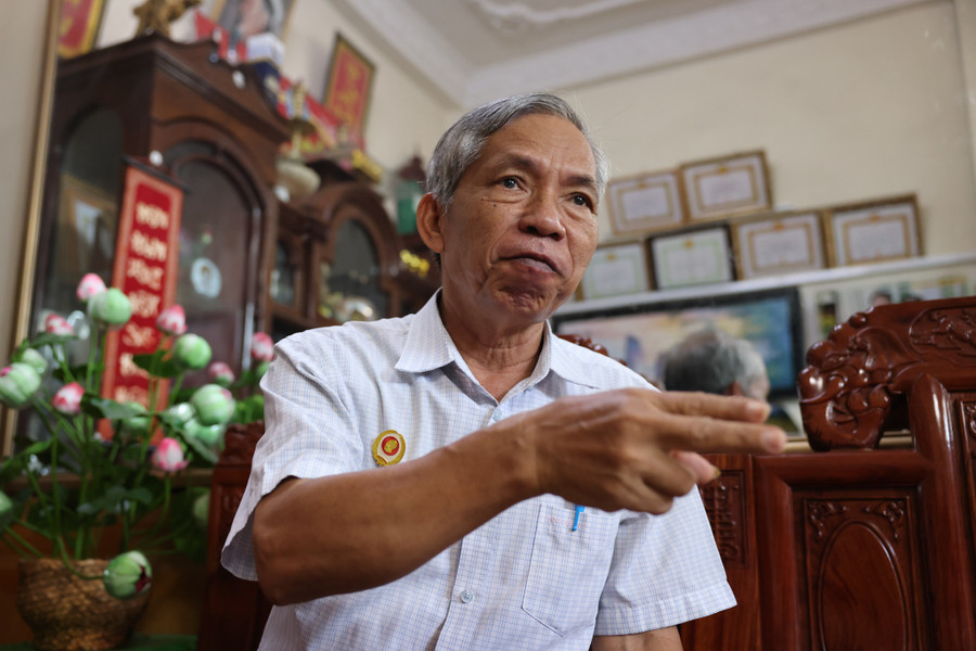 Tàu 501 của Hạm đội 171 (nay là Lữ đoàn 171) vận chuyển xe tăng, xe thiết giáp đổ bộ trong chiến dịch Tây Nam, 1979. ẢNH: TƯ LIỆU QCHQ