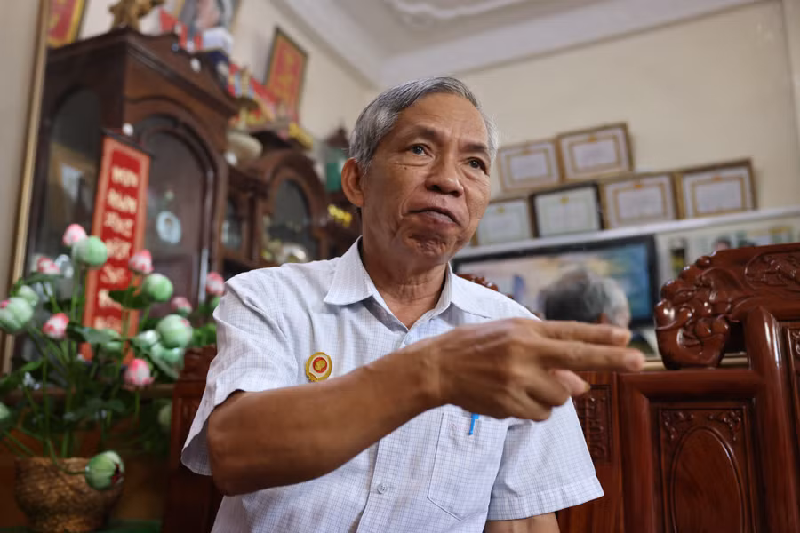 Tàu 501 của Hạm đội 171 (nay là Lữ đoàn 171) vận chuyển xe tăng, xe thiết giáp đổ bộ trong chiến dịch Tây Nam, 1979. ẢNH: TƯ LIỆU QCHQ