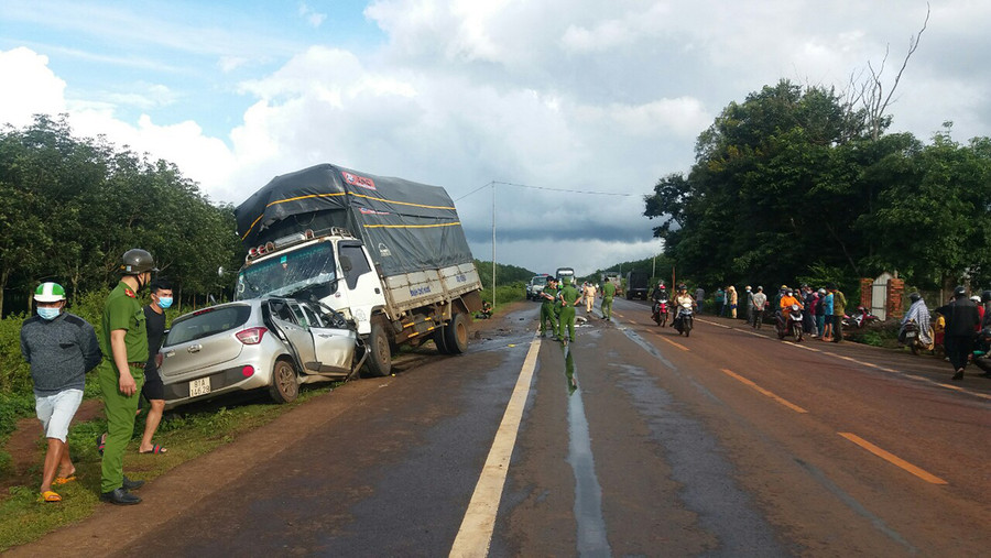 Hiện trường vụ tai nạn làm 3 người tử vong. Ảnh: Lê Anh