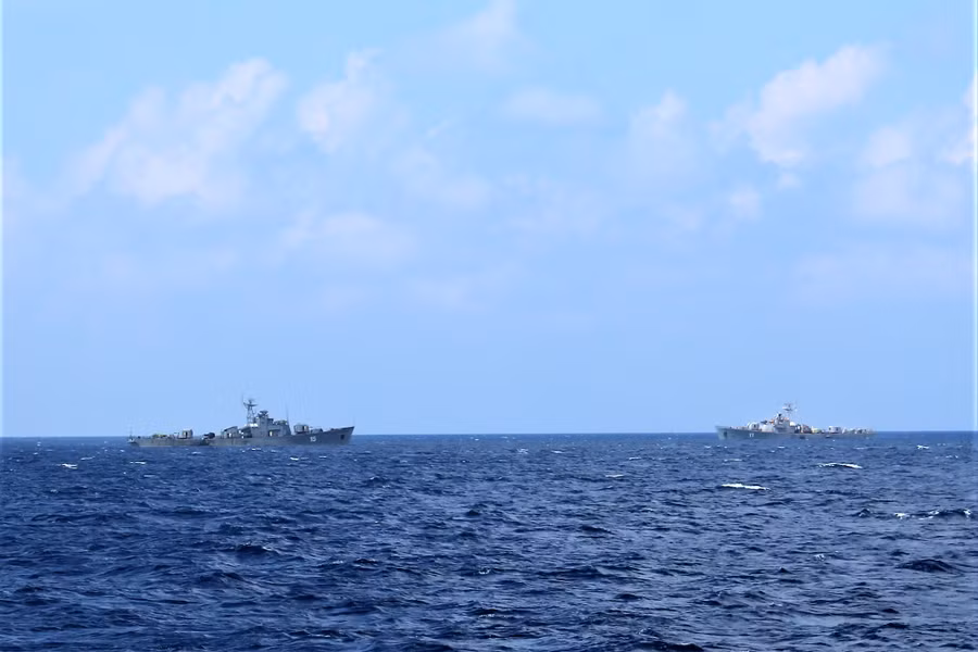 Luyện tập trên biển. ẢNH: MAI THANH HẢI