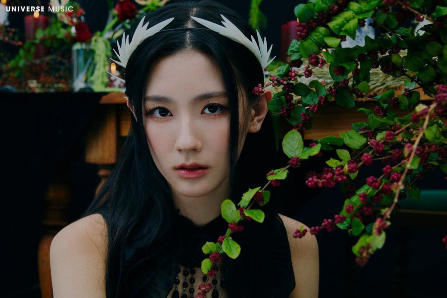 Miyeon suýt là một mẩu của BlackPink, nhưng phải rời YG Entertainment vì lý do cá nhân. Ra mắt cùng (G)I-DLE, cô chưa nhận được nhiều sự quan tâm xứng đáng với vẻ đẹp đẳng cấp của mình. Một số dân mạn khuyên Miyeon nên lấn sân sang diễn xuất. ẢNH: INSTAGRAM NV