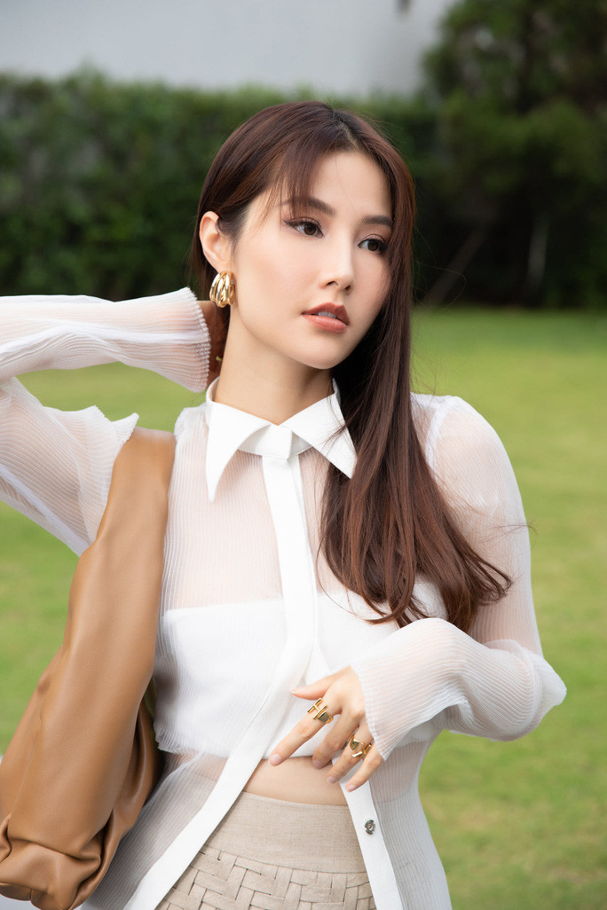 Vẻ đẹp rạng rỡ của Diễm My 9X trong các loạt ảnh thời trang