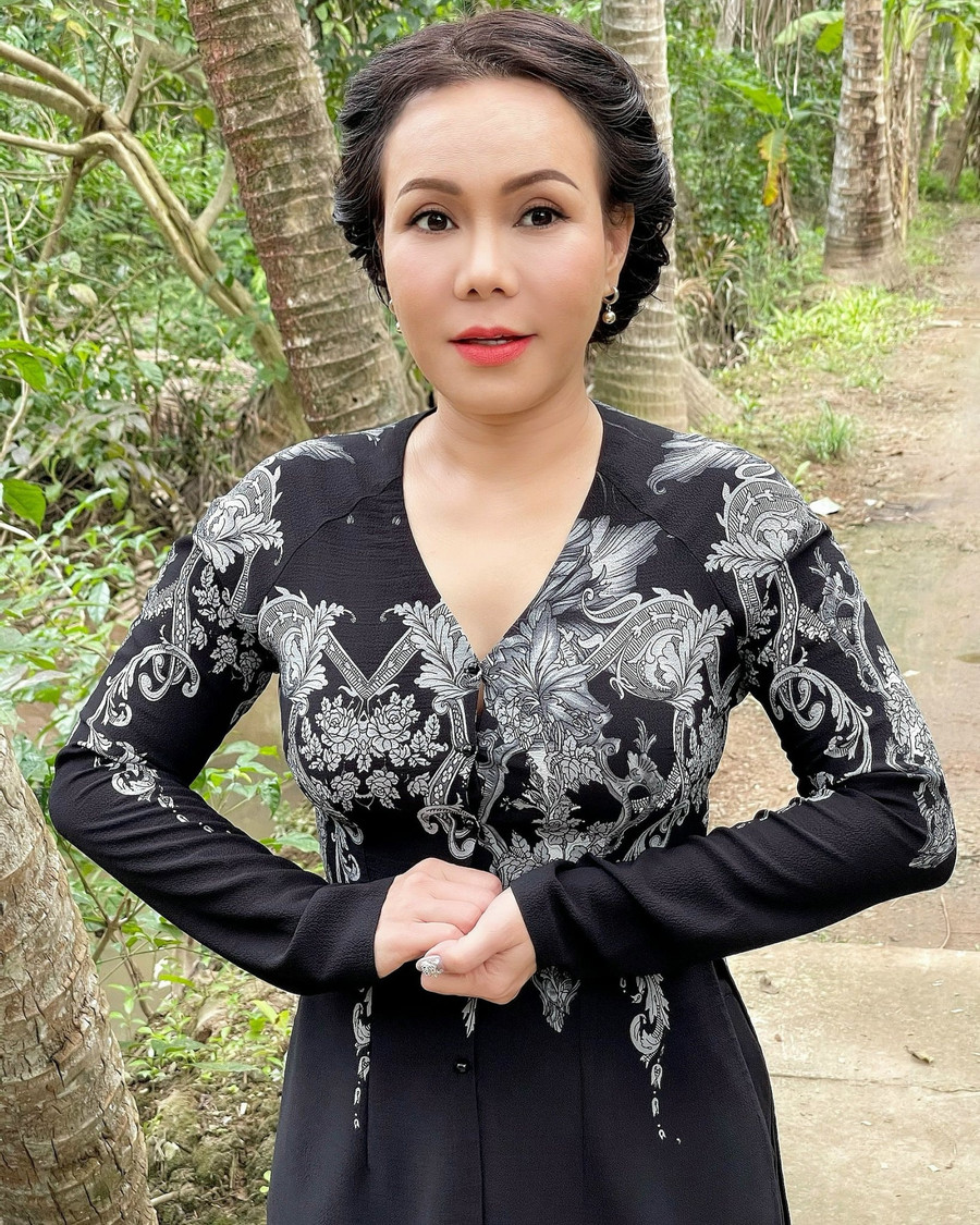 Hiện tại, Việt Hương là nghệ sĩ hài được nhiều khán giả yêu mến. Cô có cuộc sống hôn nhân hạnh phúc với ông xã Hoài Phương. ẢNH: FBNV