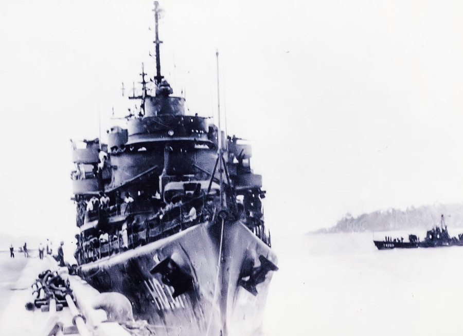 Tàu HQ-03 vào vị trí công kích, tiêu diệt các ổ đề kháng của quân Khmer Đỏ ở cảng Kampong Som (Campuchia), 1979. ẢNH: TƯ LIỆU QCHQ