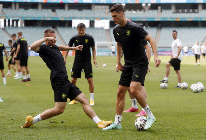 Patrick Schick tập luyện chuẩn bị cho trận gặp Đan Mạch