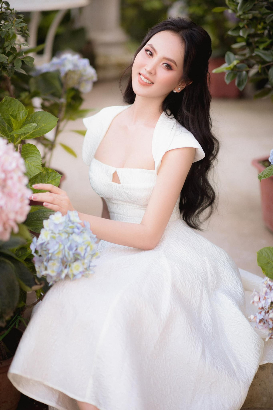 Ngô Thị Diệu Ngân cao 1,67m, số đo ba vòng 78-59-88. Cô gây ấn tượng bởi nụ cười rạng rỡ, từng ghi danh tại cuộc thi Hoa hậu Việt Nam 2018 và 2020. ẢNH: FBNV 