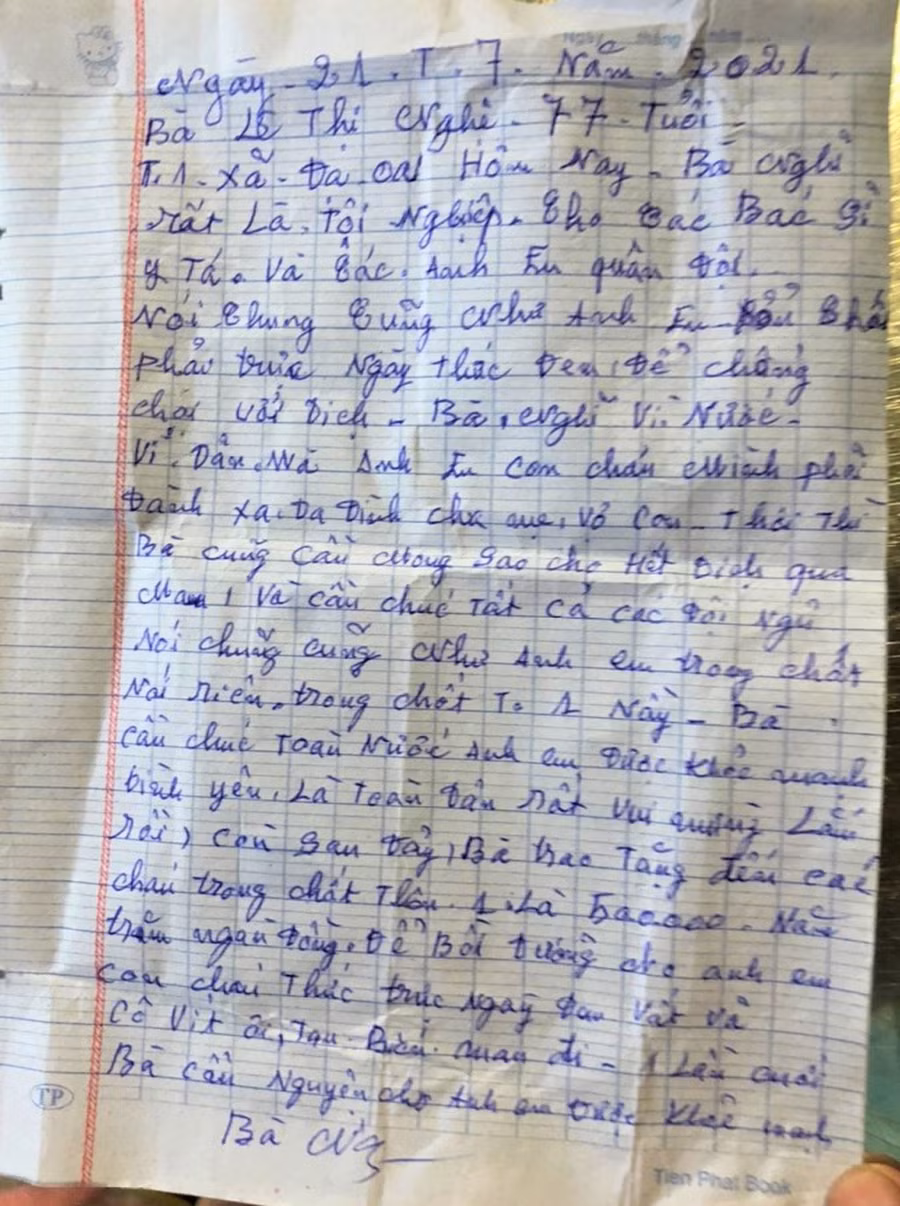 Bức thư cảm động của cụ Lê Thị Nghệ gửi tặng động viên lực lượng tuyến đầu. ẢNH: TRÙNG DƯƠNG