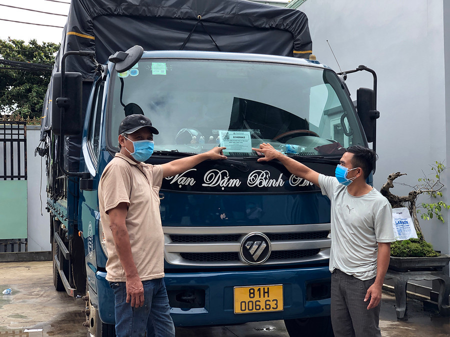  Công ty TNHH dịch vụ vận tải và du lịch Thuận Tiến Gia Lai đăng ký 3 phương tiện được hoạt động trên “luồng xanh” đưa hàng hóa vào TP. Hồ Chí Minh. Ảnh: Lê Hòa