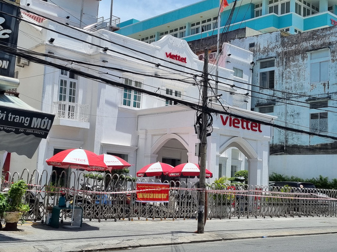 Trụ sở Viettel chi nhánh Đà Nẵng trên đường Hùng Vương bị phong tỏa do liên quan ca Covid-19 là nữ nhân viên làm việc tại đây
