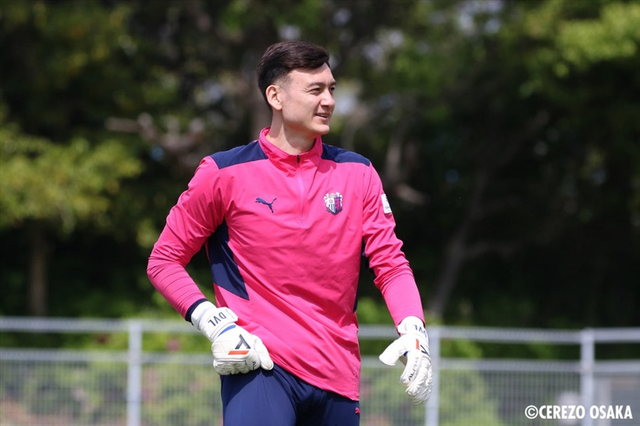 Thủ môn Đặng Văn Lâm bắt chính trong trận đấu gặp Guangzhou tại AFC Champions League. Ảnh: Cerezo Osaka