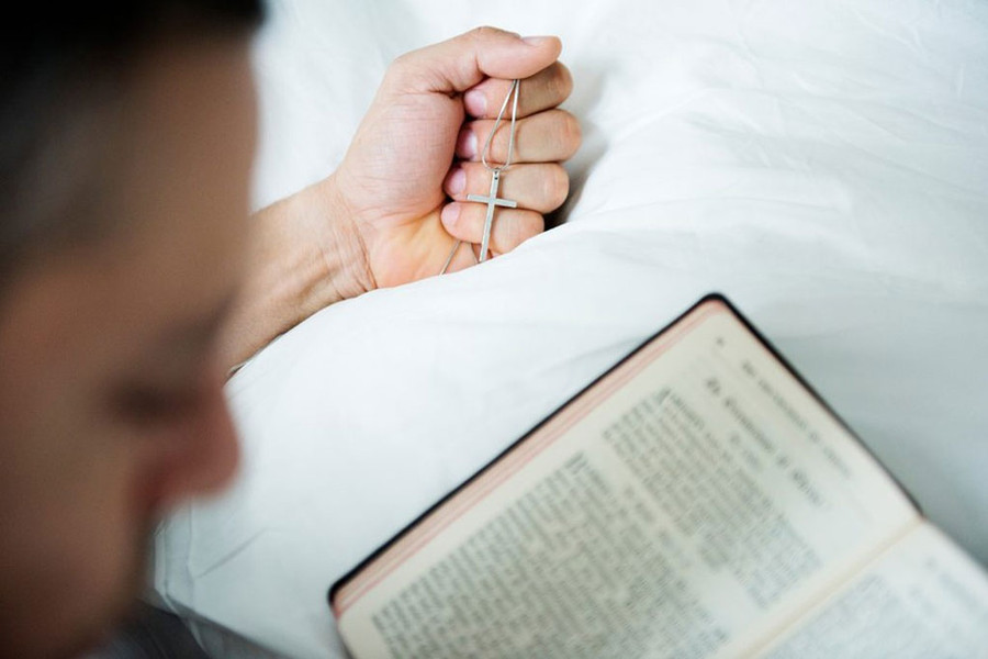 Nhiều người gắn bó với gia đình và tôn giáo. ẢNH MINH HỌA: SHUTTERSTOCK