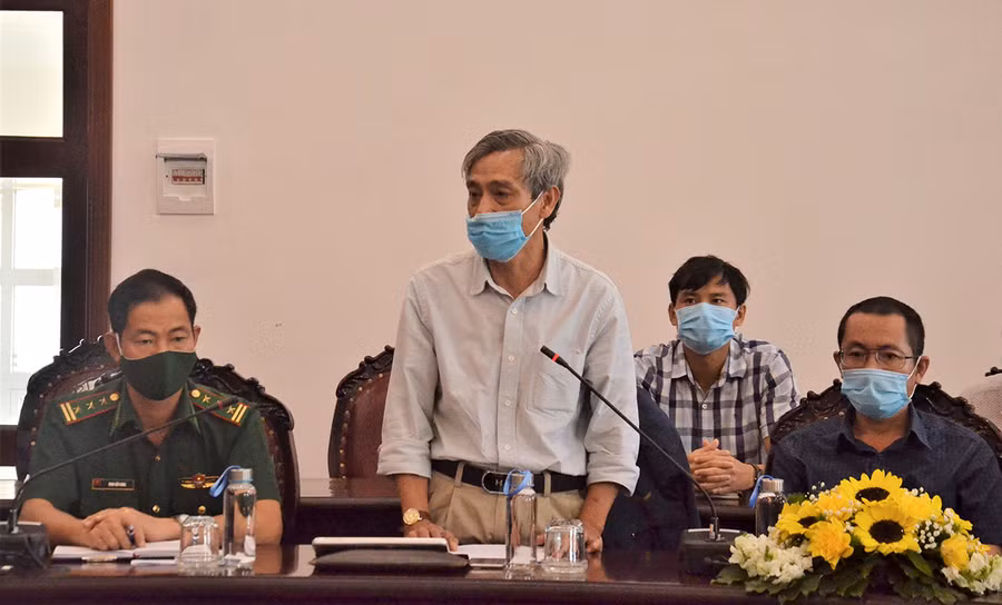 Nhà báo Phan Hòa-Trưởng Văn phòng đại diện Báo Nhân dân tại Gia Lai tham gia ý kiến tại hội nghị. Ảnh: Phương Linh