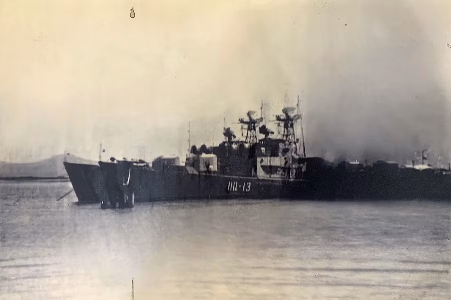 Tàu hộ vệ săn ngầm HQ-13 của Lữ đoàn 171 chuẩn bị đi làm nhiệm vụ bảo vệ Trường Sa, tháng 3.1988. ẢNH: TƯ LIỆU QCHQ