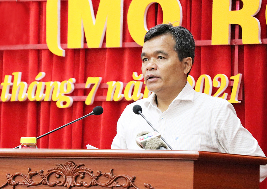  Bí thư Tỉnh ủy Hồ Văn Niên phát biểu khai mạc hội nghị. Ảnh: Phương Linh