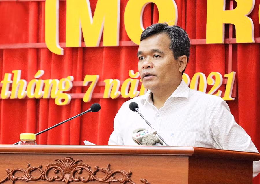  Bí thư Tỉnh ủy Hồ Văn Niên phát biểu khai mạc hội nghị. Ảnh: Phương Linh