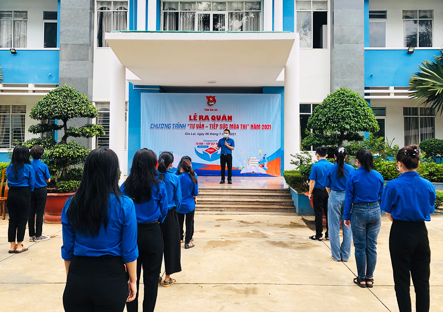 Quang cảnh lễ ra quân chương trình "Tư vấn-Tiếp sức mùa thi" cấp tỉnh năm 2021. Ảnh: Phan Lài Toàn cảnh lễ ra quân chương trình Tư vấn-Tiếp sức mùa thi cấp tỉnh năm 2021. Ảnh: Phan Lài