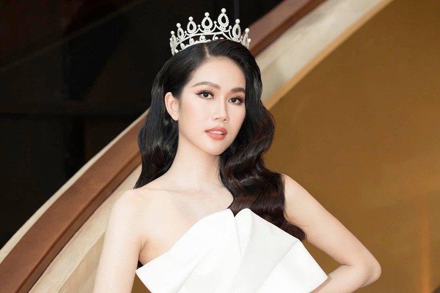 Á Hậu Phương Anh cảm ơn chính phủ Nhật Bản đã viện trợ 3 triệu vắc xin cho Việt Nam bằng tiếng Nhật. Ảnh: NVCC