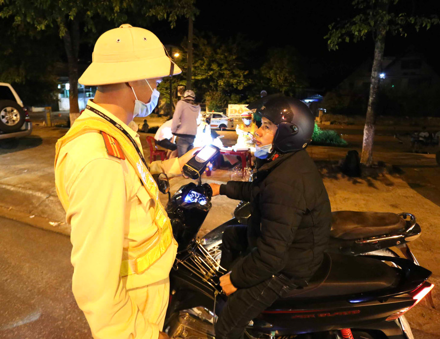 Lực lượng Cảnh sát Giao thông tăng cường xử lý các hành vi vi phạm Luật Giao thông đường bộ. Ảnh: Lê Gia