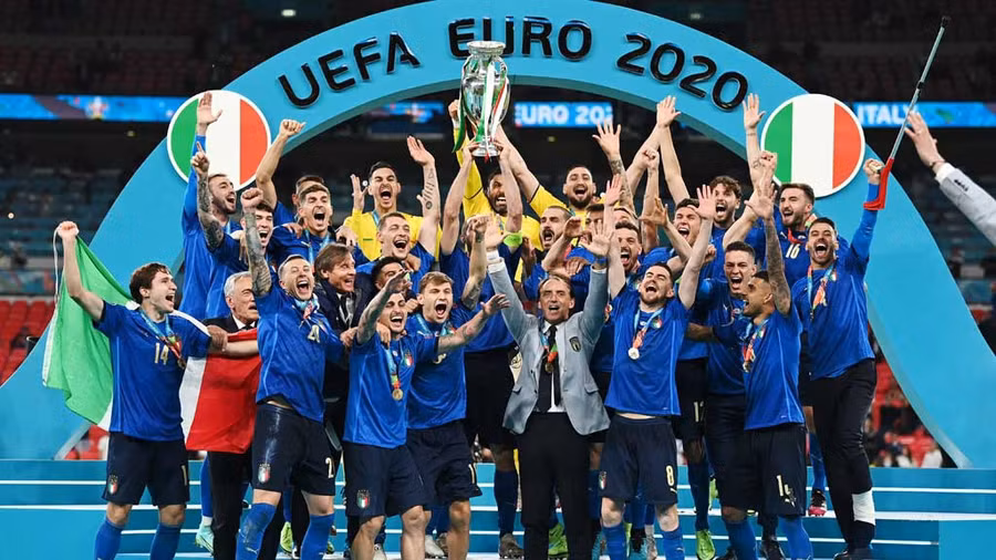 Niềm vui đoạt Cúp châu Âu của tuyển Ý. Ảnh: REUTERS