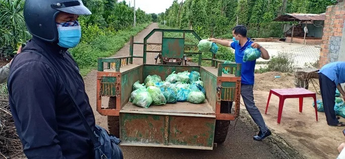 Bí thư Huyện ủy Cư Kuin kiểm tra công tác phòng chống dịch