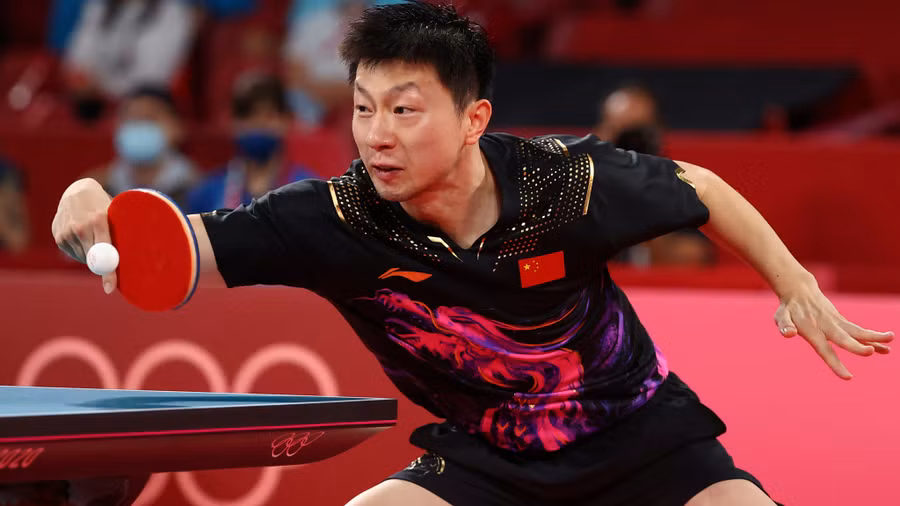 Ma Long vẫn tỏ ra rất đẳng cấp trước người đàn em Fan Zhendong. Ảnh: Reuters
