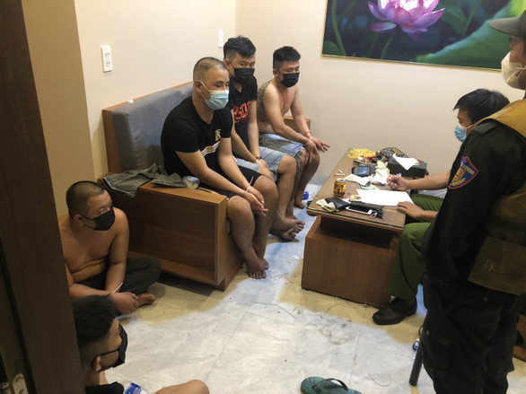 Các đối tượng chơI ma túy trong resort bị lực lượng chức năng bắt quả tang. Ảnh: A.Đ