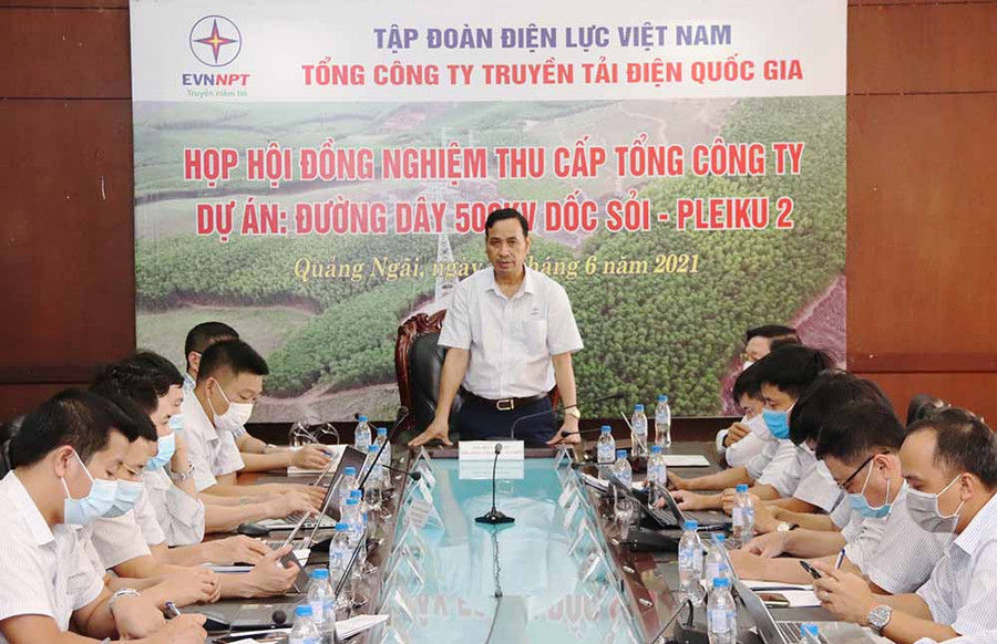 Ông Bùi Văn Kiên-Phó Tổng giám đốc Tổng Công ty Truyền tải điện Quốc gia, Chủ tịch Hội đồng nghiệm thu phát biểu tại buổi họp hội đồng nghiệm thu dự án