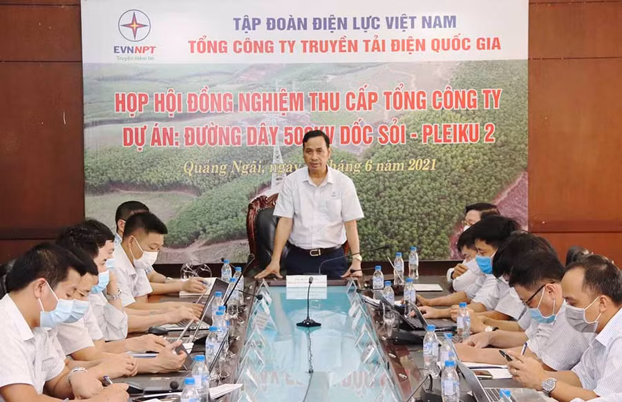 Ông Bùi Văn Kiên-Phó Tổng giám đốc Tổng Công ty Truyền tải điện Quốc gia, Chủ tịch Hội đồng nghiệm thu phát biểu tại buổi họp hội đồng nghiệm thu dự án